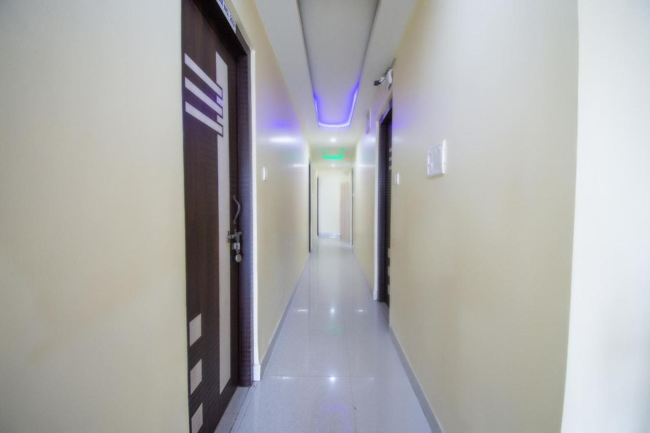 Capital O 67892 Hotel Sujata Tarapith Exterior foto