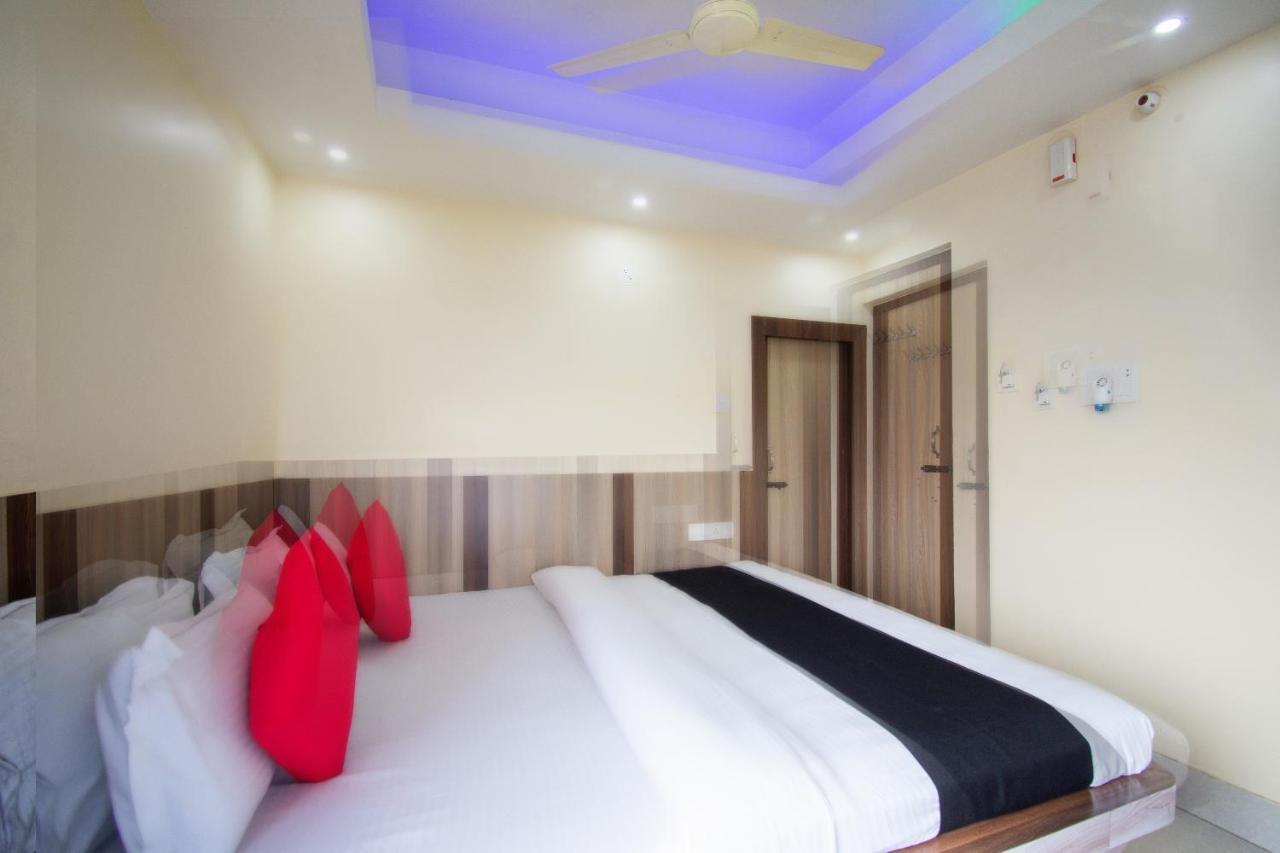 Capital O 67892 Hotel Sujata Tarapith Exterior foto