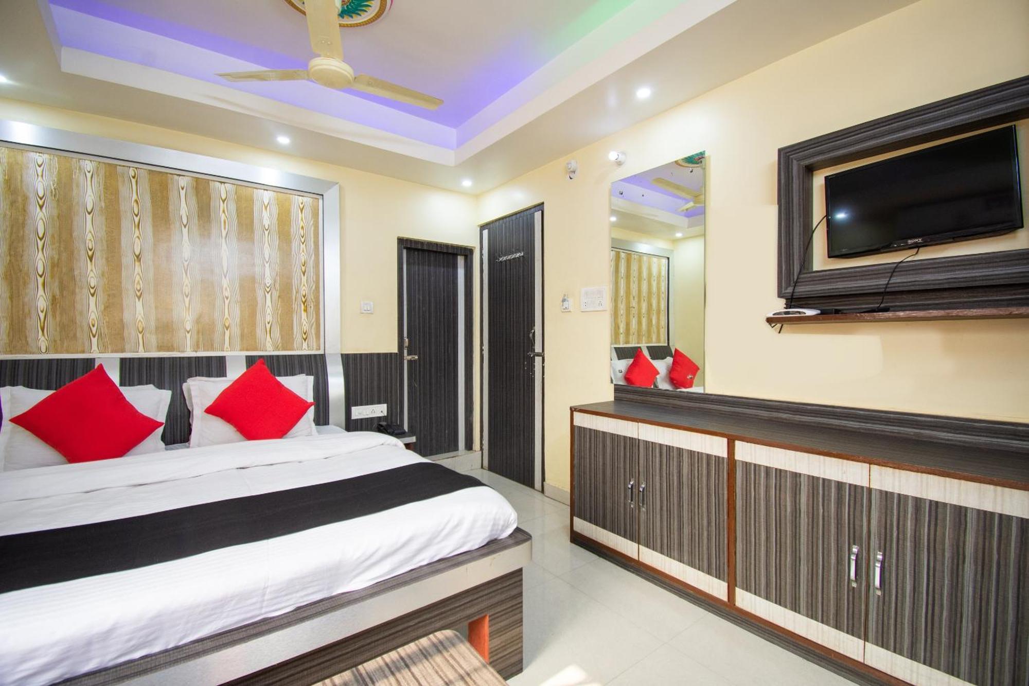 Capital O 67892 Hotel Sujata Tarapith Exterior foto