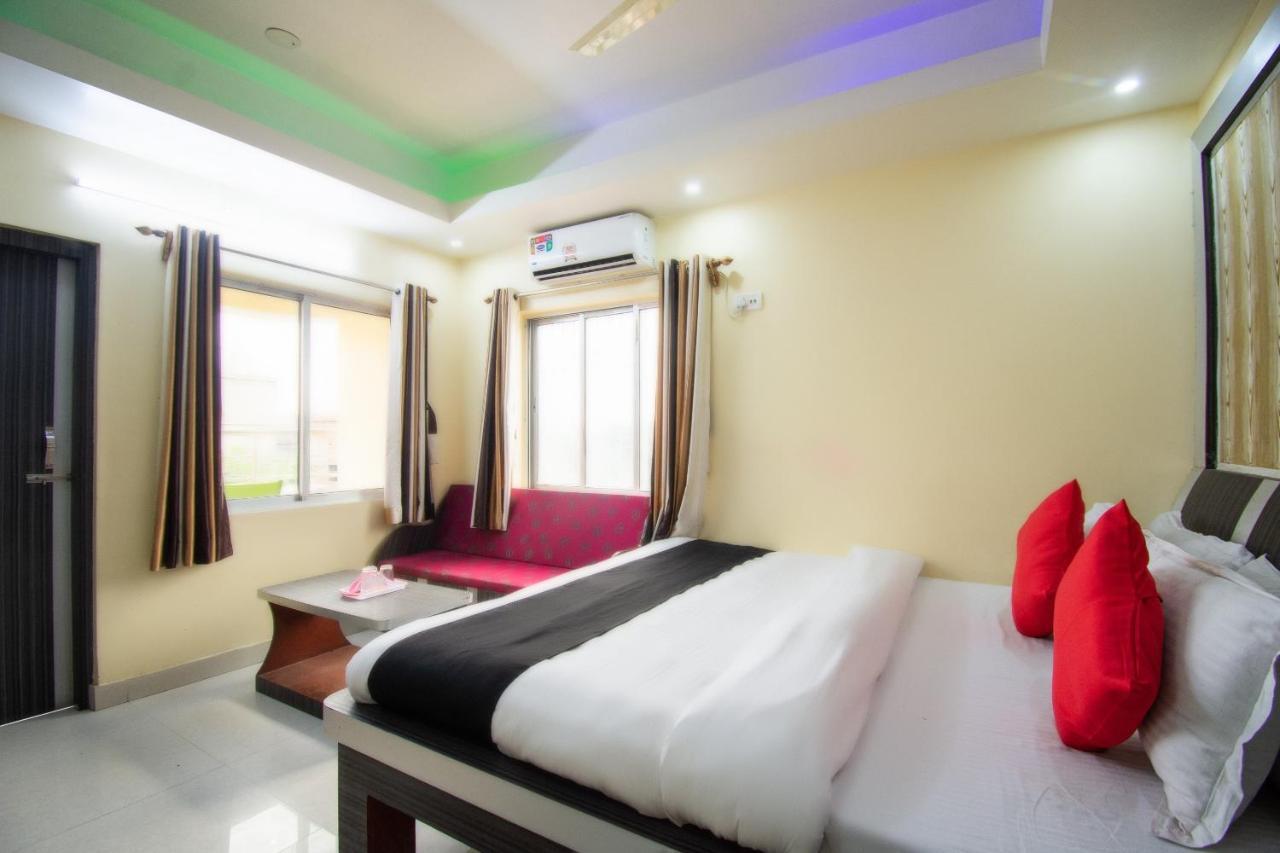 Capital O 67892 Hotel Sujata Tarapith Exterior foto