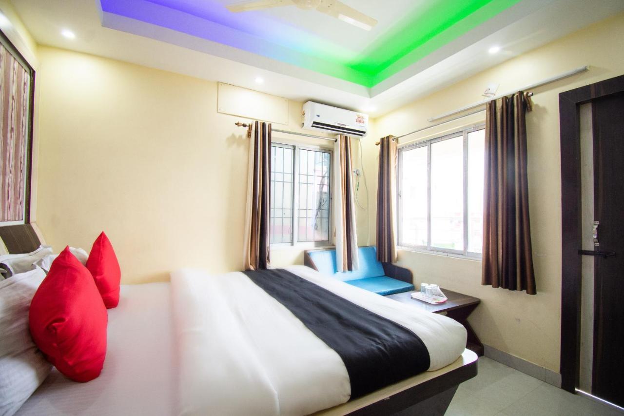 Capital O 67892 Hotel Sujata Tarapith Exterior foto