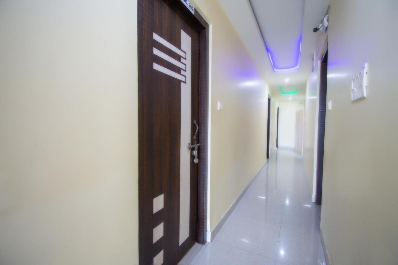 Capital O 67892 Hotel Sujata Tarapith Exterior foto