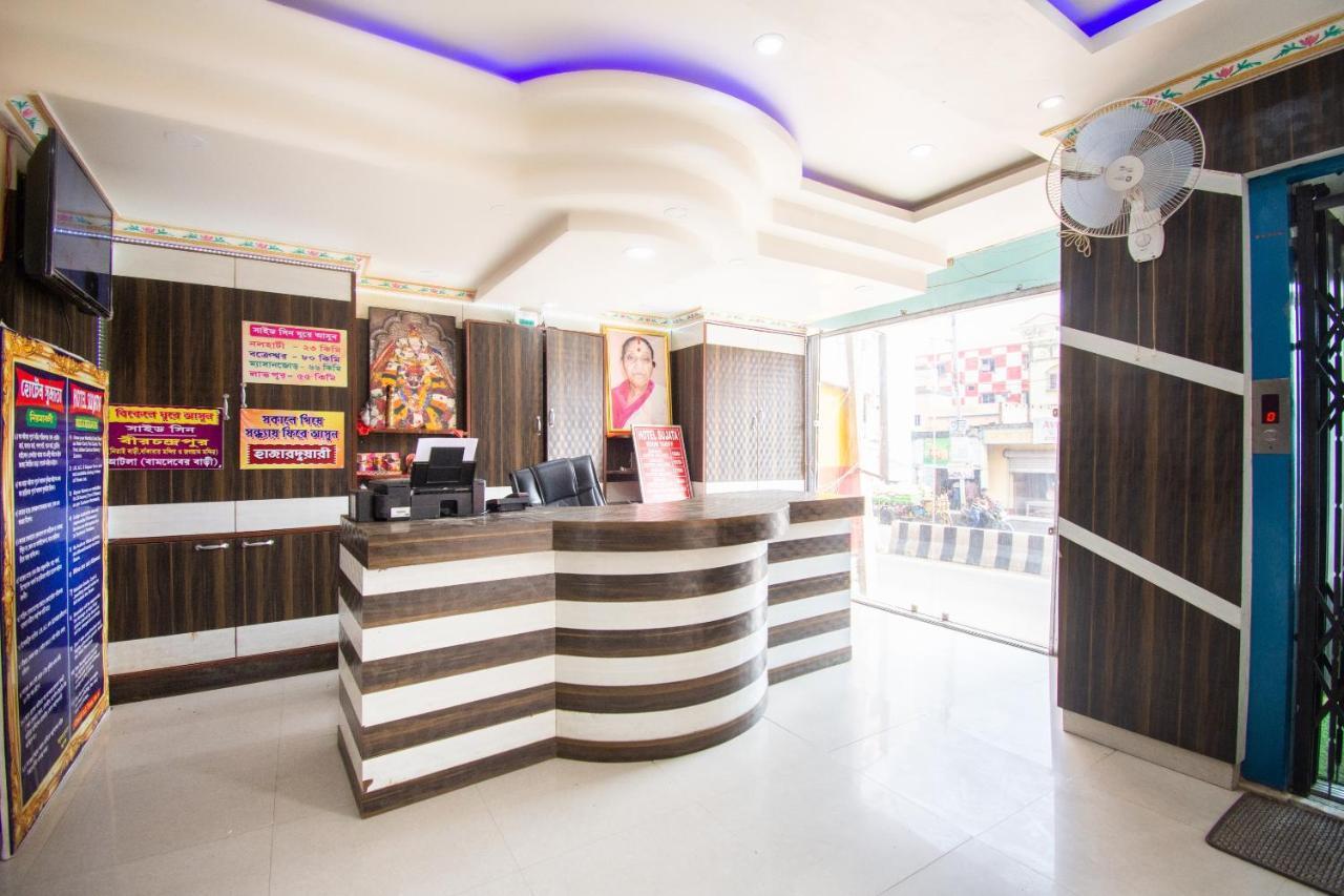 Capital O 67892 Hotel Sujata Tarapith Exterior foto