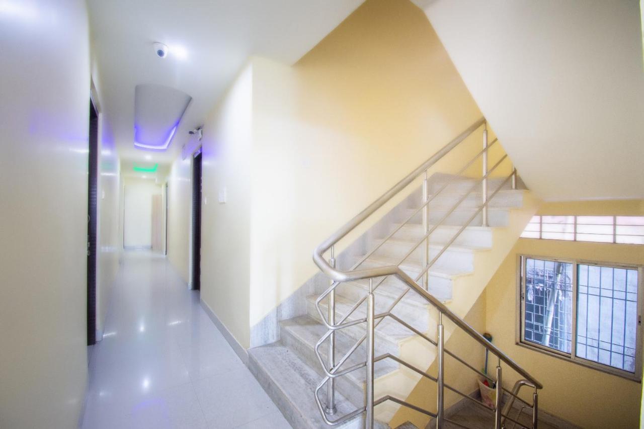 Capital O 67892 Hotel Sujata Tarapith Exterior foto
